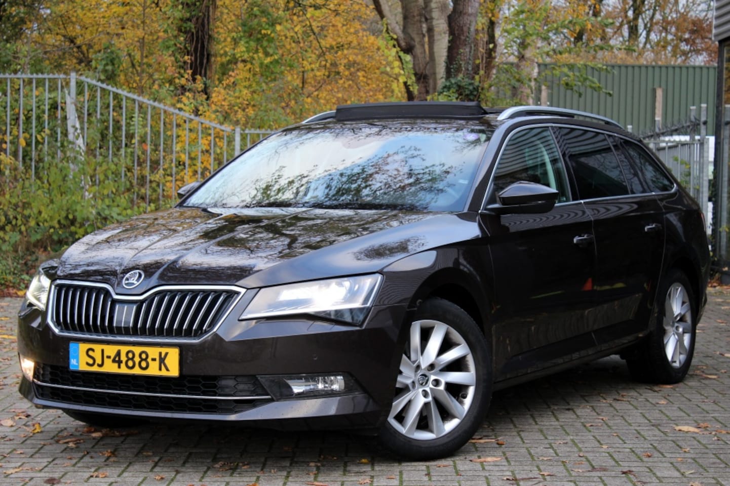 Skoda Superb Combi - 1.4 TSI ACT Ambition bj. 2018 full option! Pano. dak! - AutoWereld.nl