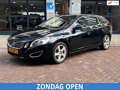 Volvo V60 - 1.6 T3 Momentum | AIRCO | LEDER | PDC | LMV 17 | NAVIGATIE | TREKHAAK |