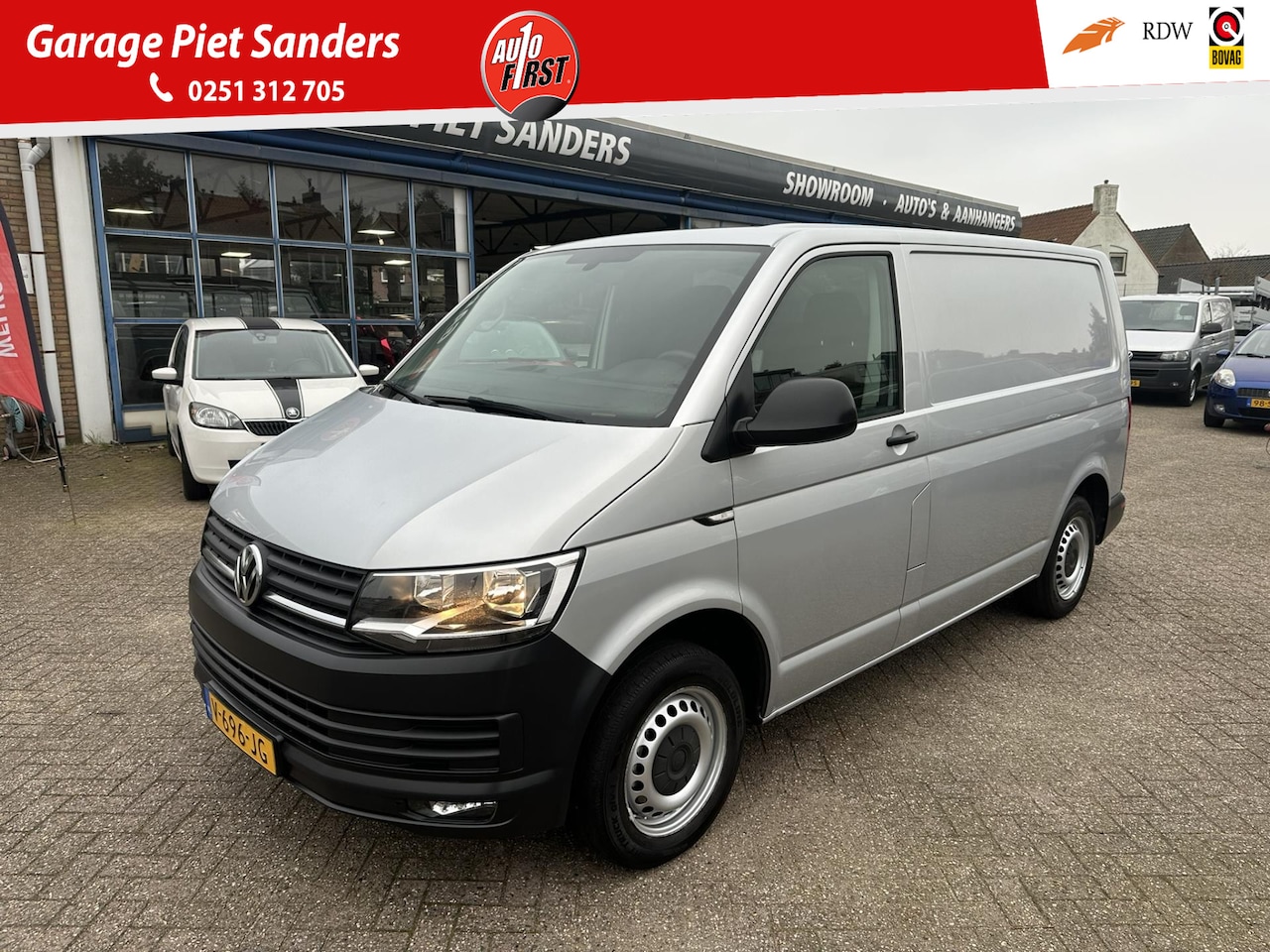 Volkswagen Transporter - 2.0 TDI L1H1 I 1e eigenaar I Trekhaak I Airco I Cruise I Euro 6 - AutoWereld.nl