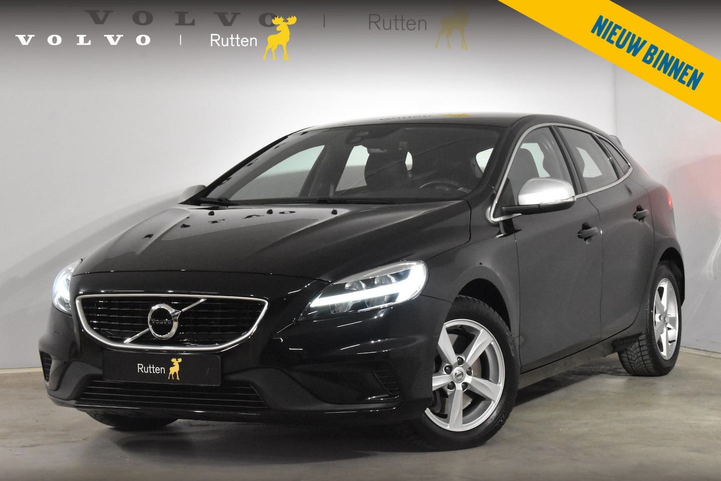 Volvo V40 - 2.0 T4 Business Sport Navigatie / Stoelverwarming voor / Parkeersensoren + Camera Achter / - AutoWereld.nl