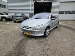 Peugeot 206 CC - 1.6-16V Goed rijdende en leuke Cabrio, Airco, Leer, Electr pakket, Apk 03-11-2025. LET OP: