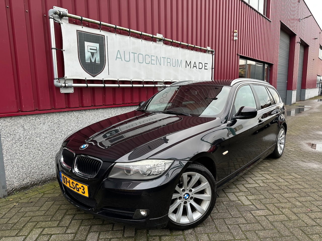 BMW 3-serie Touring - 320i Business Line // Automaat // Leer // Xenon // PDC // - AutoWereld.nl