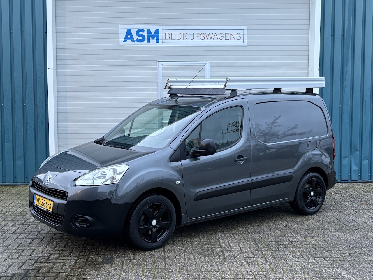 Peugeot Partner - 120 1.6 90Pk e-HDI L1 XT Profit + / Airco / SCHUIFDEUR / IMPERIAAL / Trekhaak / Apk t/m 21 - AutoWereld.nl