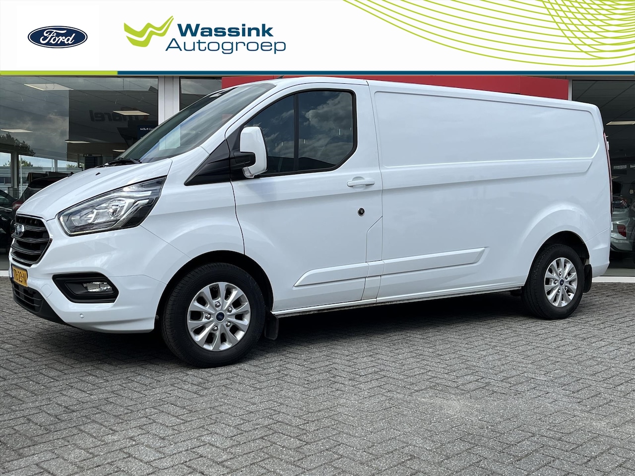 Ford Transit Custom - GB 2.0 TDCi 130PK 300 L2H1 Limited | Airconditioning | Stoel verwarming | Voorraam verwarm - AutoWereld.nl