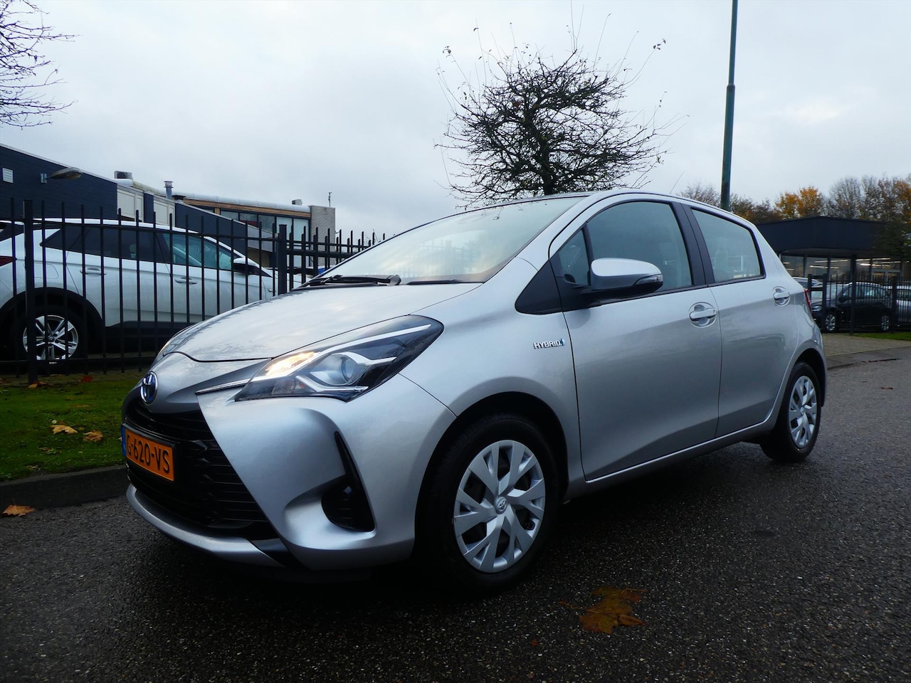 Toyota Yaris - 1.5 Hybrid 100pk CVT Active Navigatie Parkeer Camera Multi Media - AutoWereld.nl