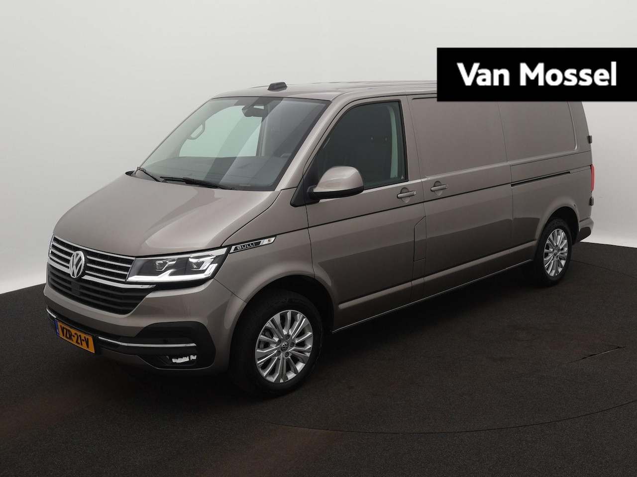 Volkswagen Transporter - 2.0 TDI L2H1 Bulli | Automaat | Schuifdeur links en rechts | Trekhaak | Navigatie | App co - AutoWereld.nl