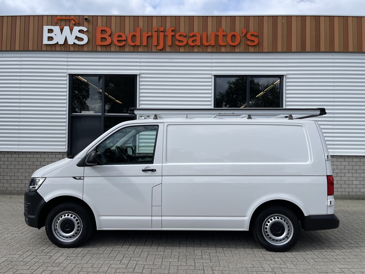 Volkswagen Transporter - 2.0 TDI 102pk L1H1 Trendline / vaste prijs rijklaar € 16.950 ex btw / lease vanaf € 329 / - AutoWereld.nl