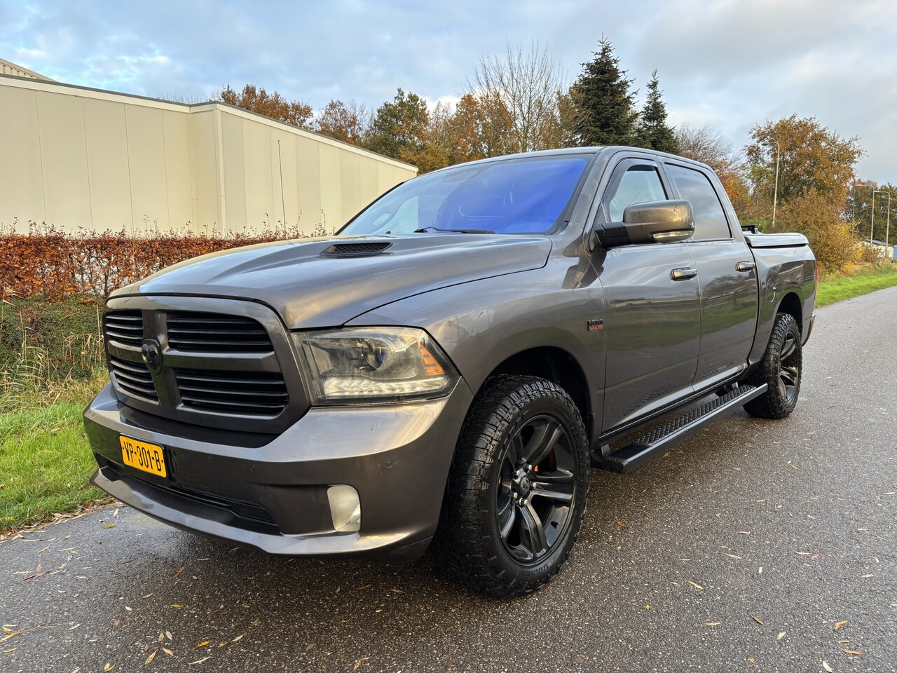 Dodge Ram 1500 - 5.7 V8 4x4 Quad Cab 6'4 Sport / LEER / NAVI / CRUISE / SCHUIFDAK / LPG - AutoWereld.nl