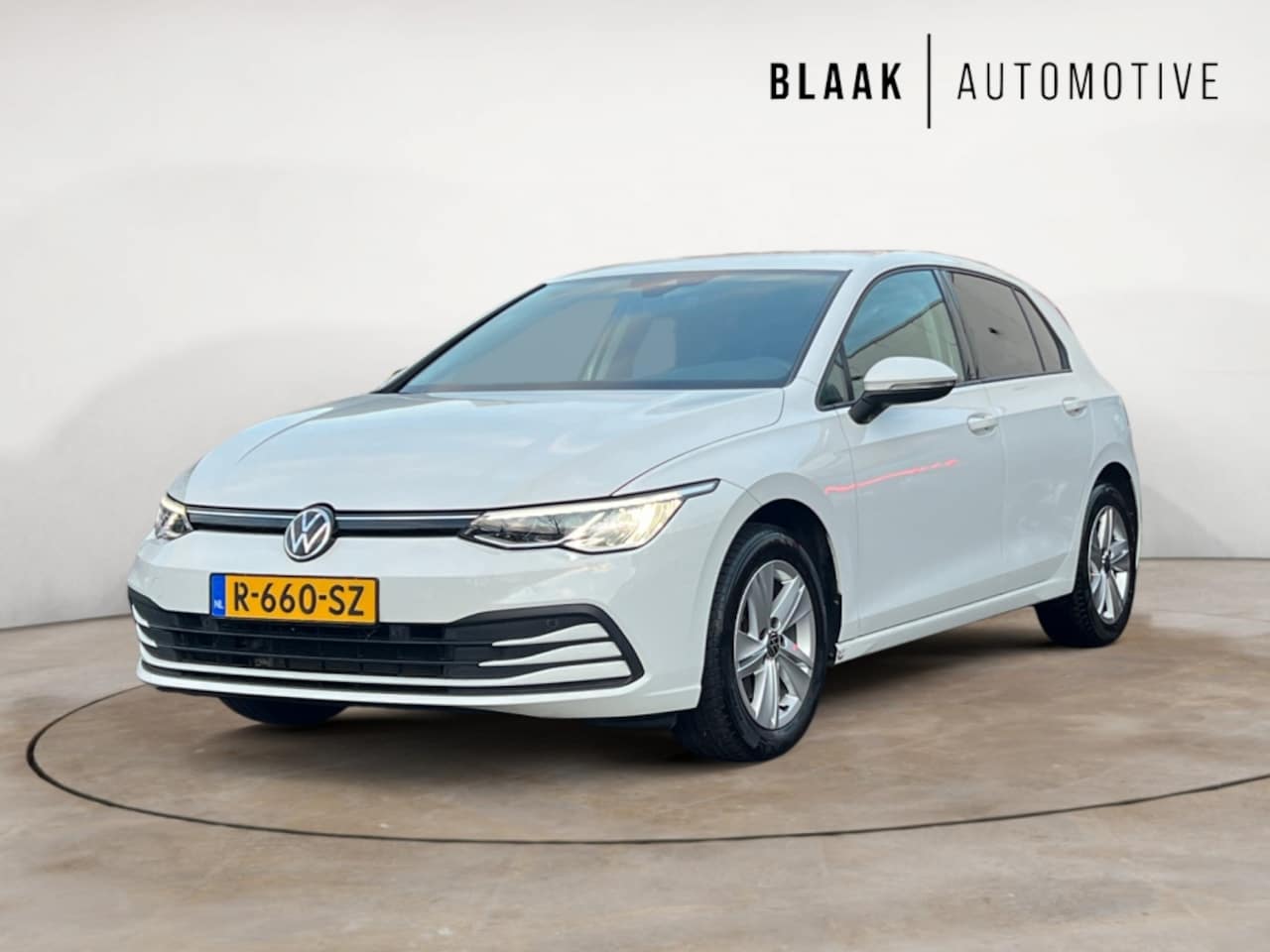 Volkswagen Golf - 1.0 TSI Life | leer | navigatie by app - AutoWereld.nl