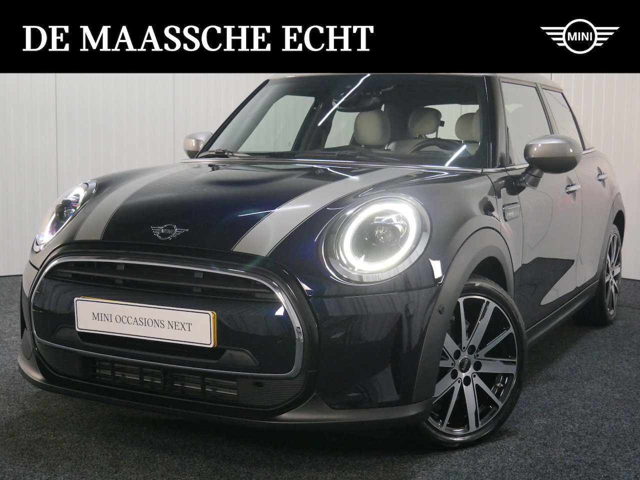 MINI Cooper - Classic Camden Automaat / Panoramadak / Sportstoelen / Stoelverwarming / LED / Achteruitri - AutoWereld.nl