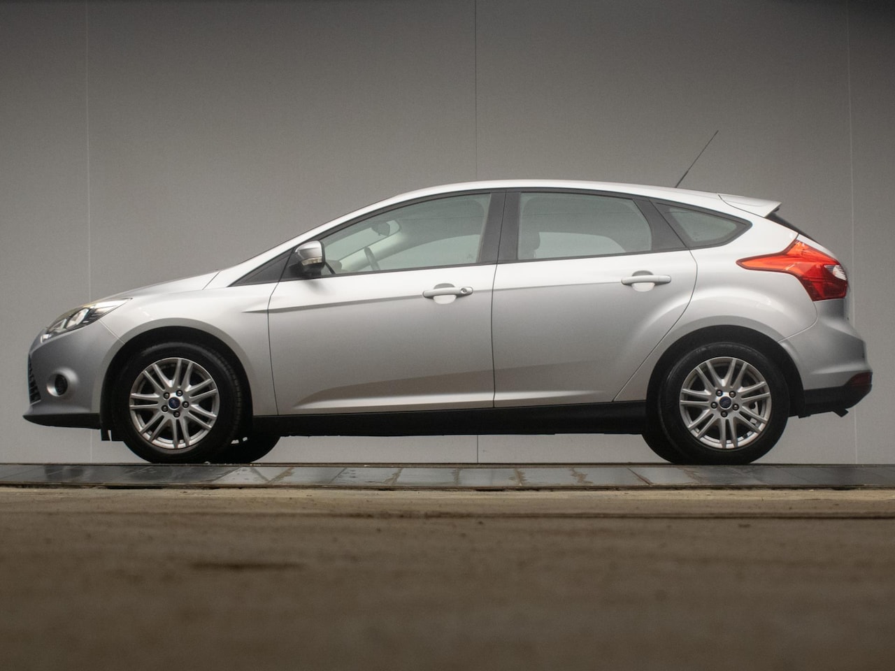 Ford Focus - 1.6 TI-VCT Trend Sport (PDC,BLUETOOTH,AIRCO,ELEKTRISCH PAKKET,SPORTSTOELEN,LM VELGEN,NETTE - AutoWereld.nl