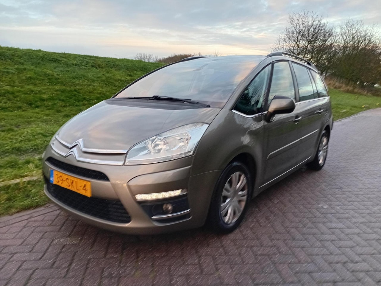 Citroën C4 Picasso - 1.6i THP Tendance Gesch. Climate Cruise PDC NAP Navi Panoramadak Trekhaak 5 pers. - AutoWereld.nl