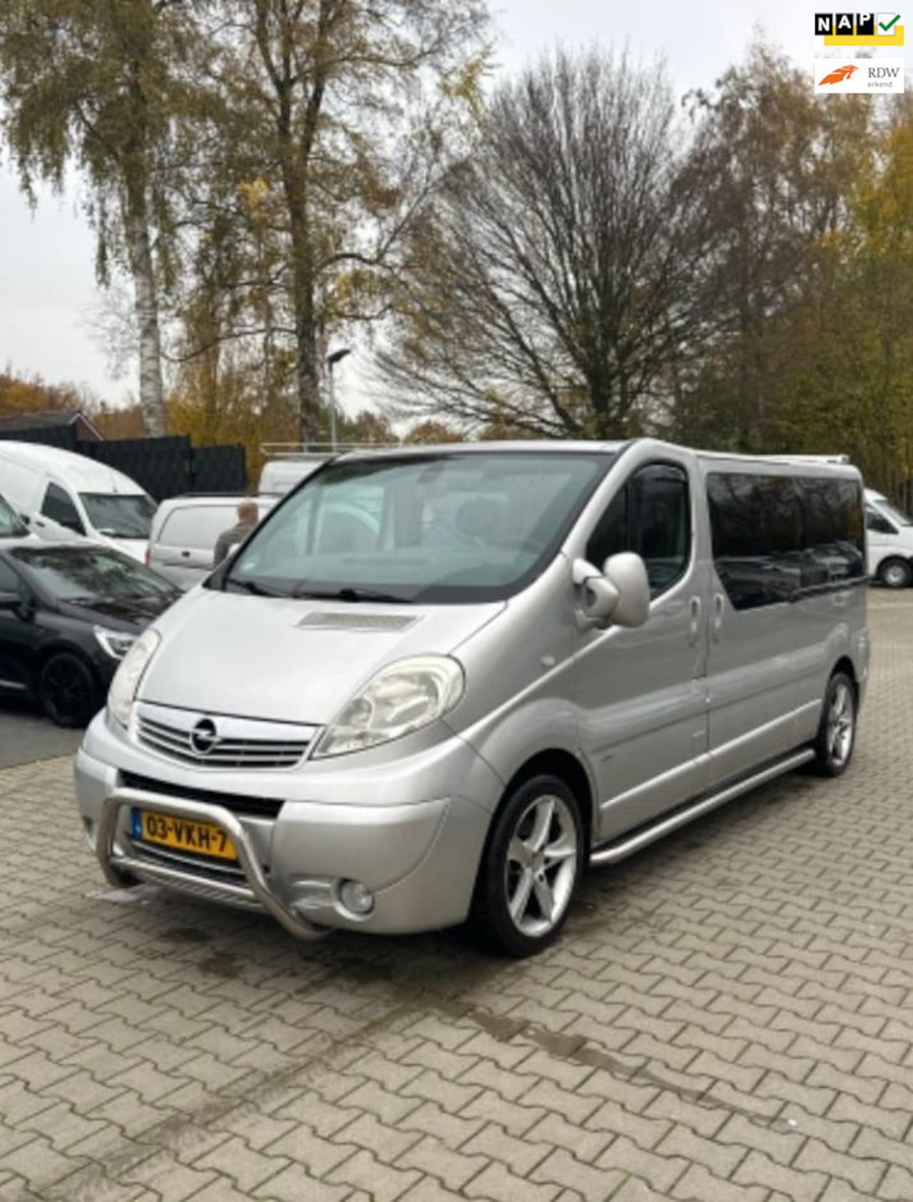 Opel Vivaro - 2.5 CDTI L2H1 DC RIJDT GOED/LEER/BULLBAR/PDC/APK - AutoWereld.nl