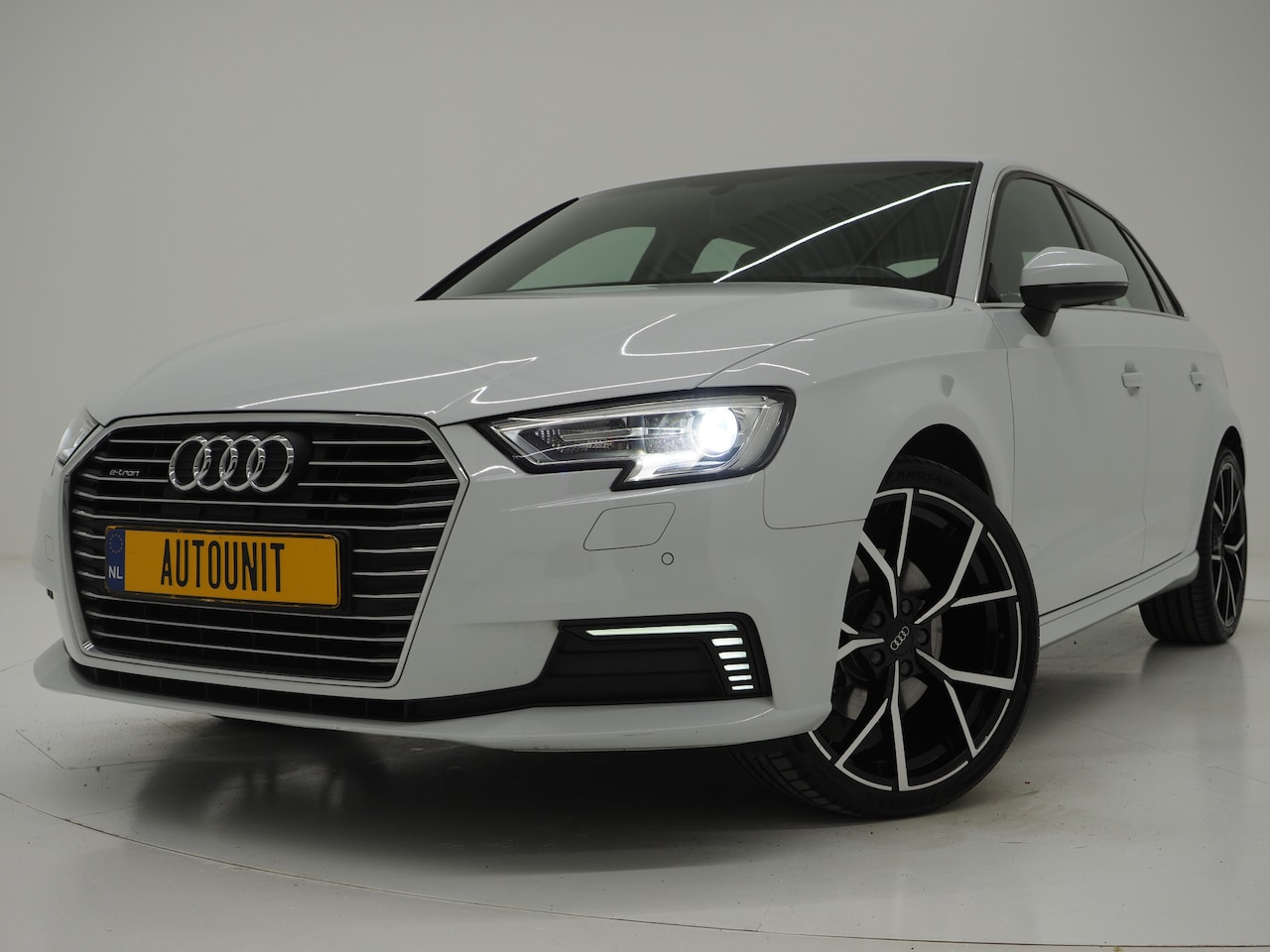 Audi A3 Sportback - 40 e-tron | Camera | Carplay | Cruise | LED | DAB - AutoWereld.nl