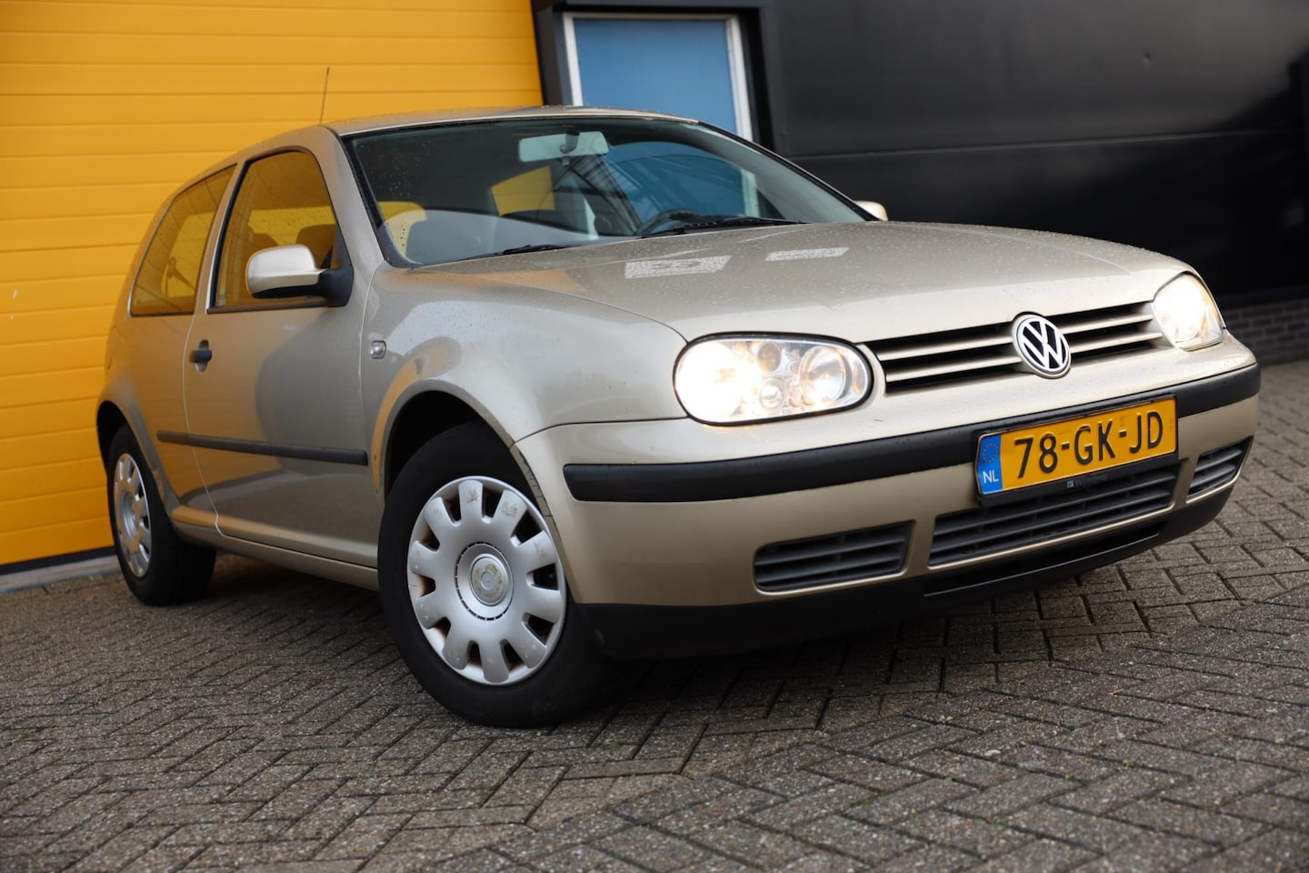 Volkswagen Golf - 1.6-16V Trendline / AIRCO / RADIO - AutoWereld.nl