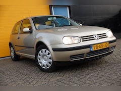 Volkswagen Golf - 1.6-16V Trendline / NAP / AIRCO / RADIO / Rijdt Goed