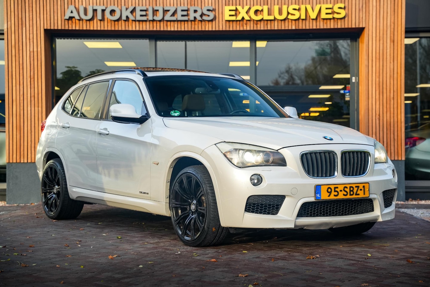 BMW X1 - sDrive18i M Pakket Panoramadak Navi Leer Stoelverw. - AutoWereld.nl