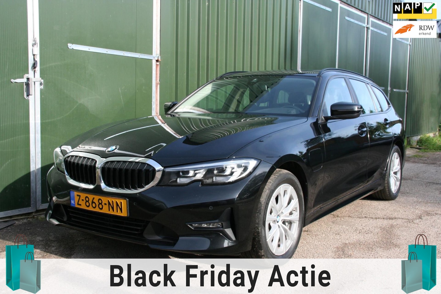 BMW 3-serie Touring - 330e High Executive 330e High Executive, SPORTINTERIEUR, PANORAMADAK, NAVIGATIE - AutoWereld.nl