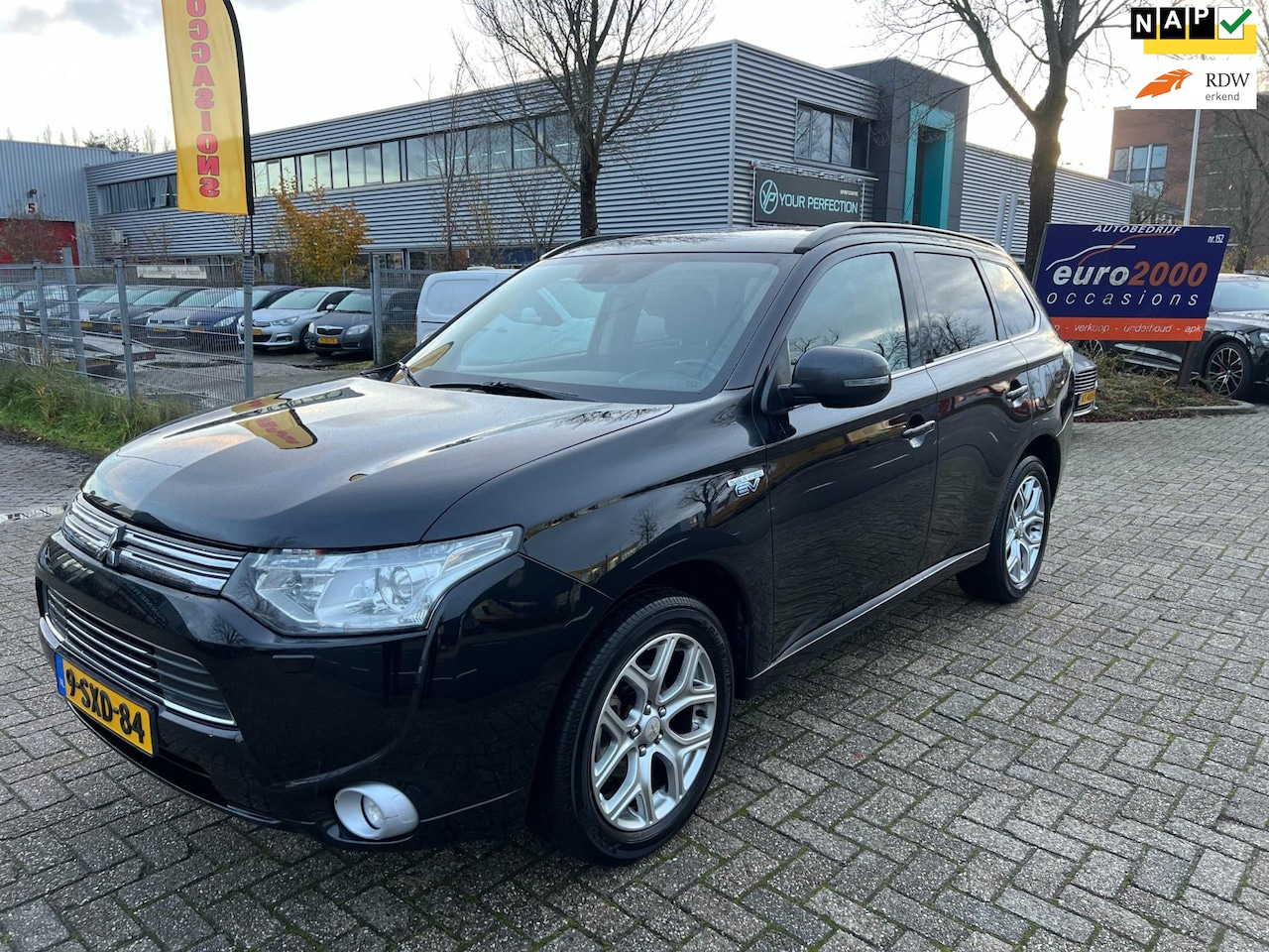 Mitsubishi Outlander - 2.0 PHEV Instyle+ NAVIGATIE - CAMERA ! - AutoWereld.nl