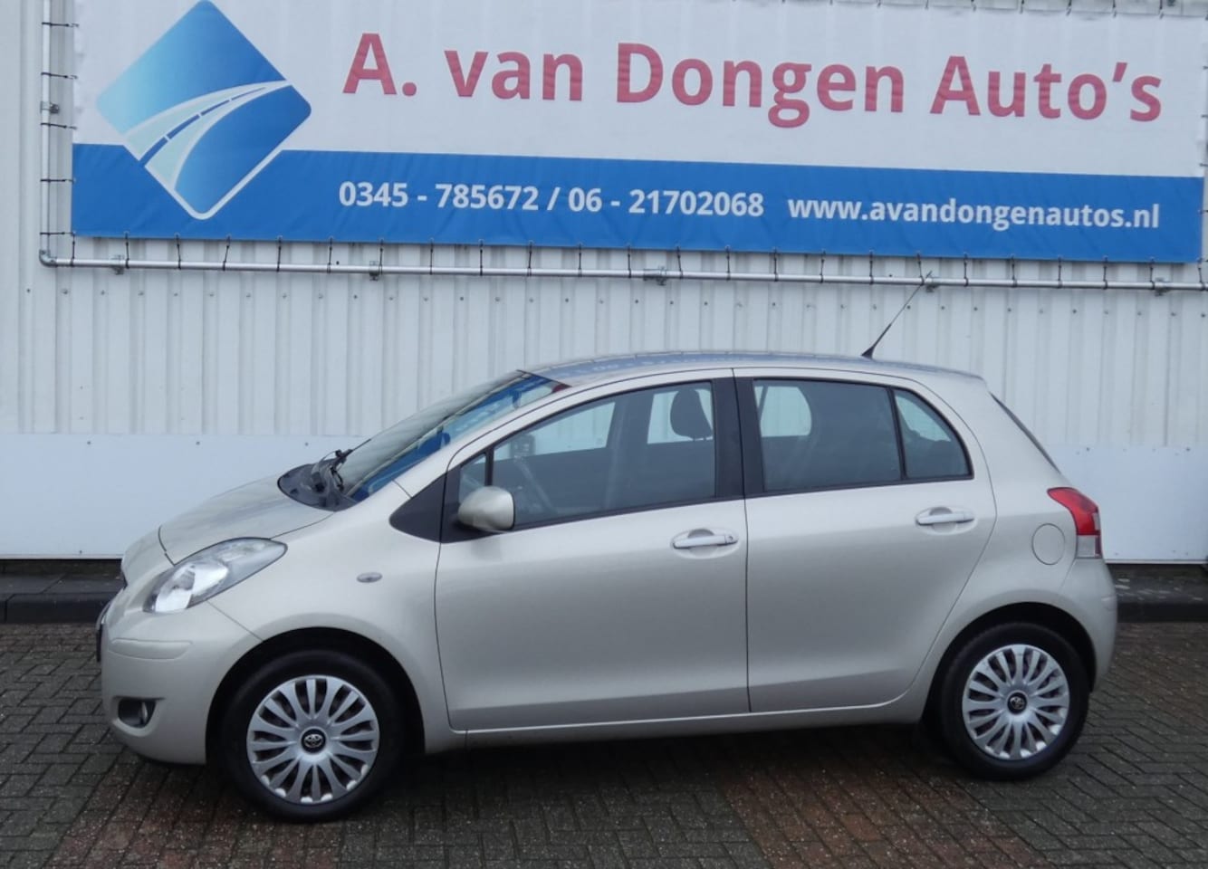 Toyota Yaris - 1.3 VVT-i Aspiration 1.3 VVTI ASPIRATION,Clima,Trhaak,APK 17-6-25 - AutoWereld.nl