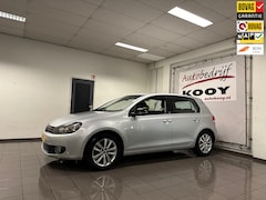 Volkswagen Golf - 1.4 TSI Style * Automaat / Parkeersensoren / LM Velgen / Cruise control / NL Auto