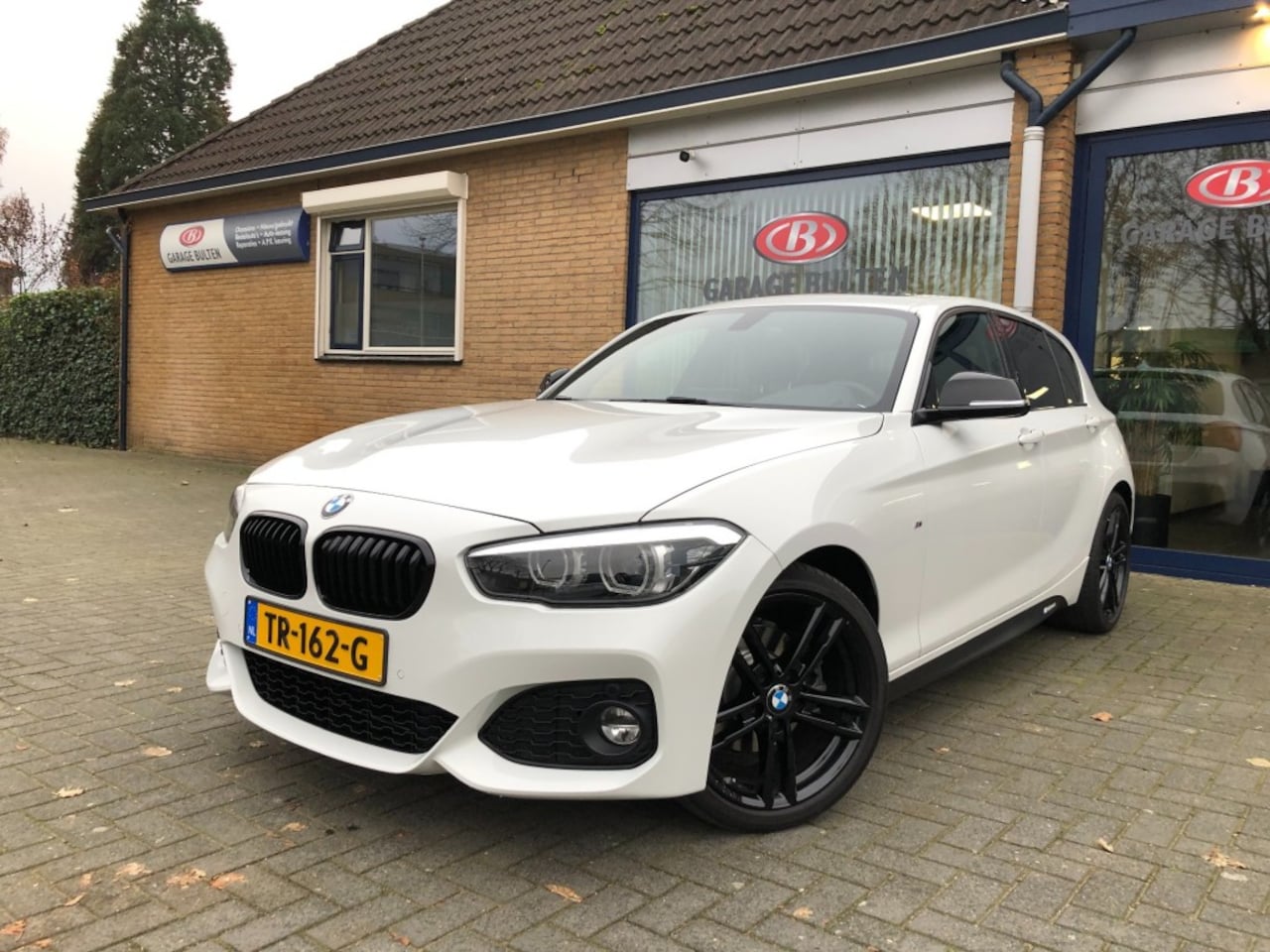 BMW 1-serie - M Sport High Executive Leer Navi Automaat LED verlichting Stoelv - AutoWereld.nl