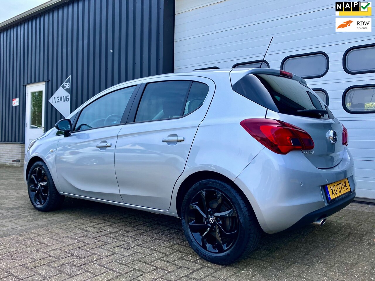 Opel Corsa - 1.4 Black Edition/1eigenaar/airco/navi/lm velgen/luxe uitvoering! NED. AUTO - AutoWereld.nl