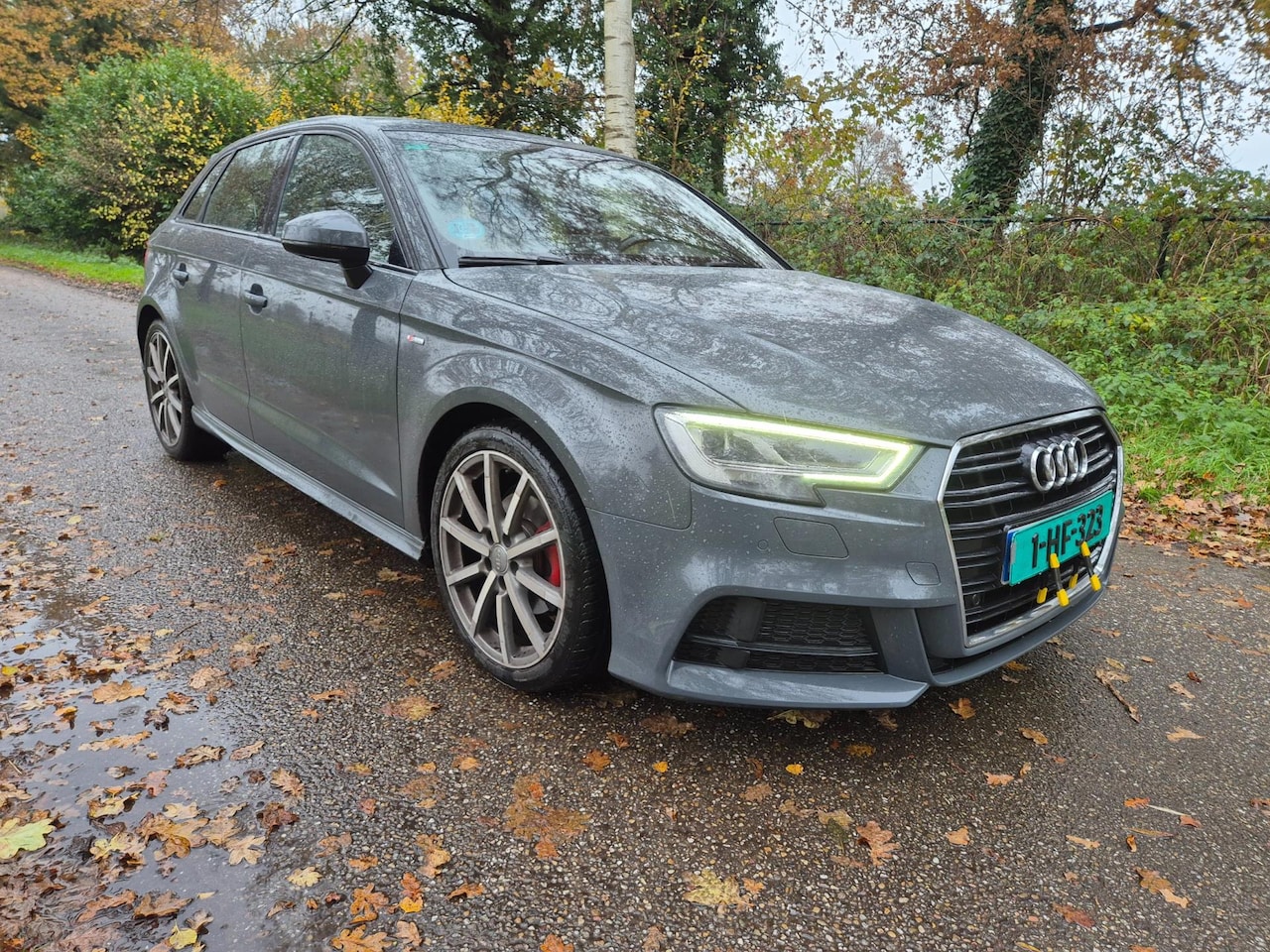 Audi A3 Sportback - 30 TFSI Sport S Line Edition / Navigatie / Matrix knipperlichten / Nardo Grey/ Sportstoele - AutoWereld.nl