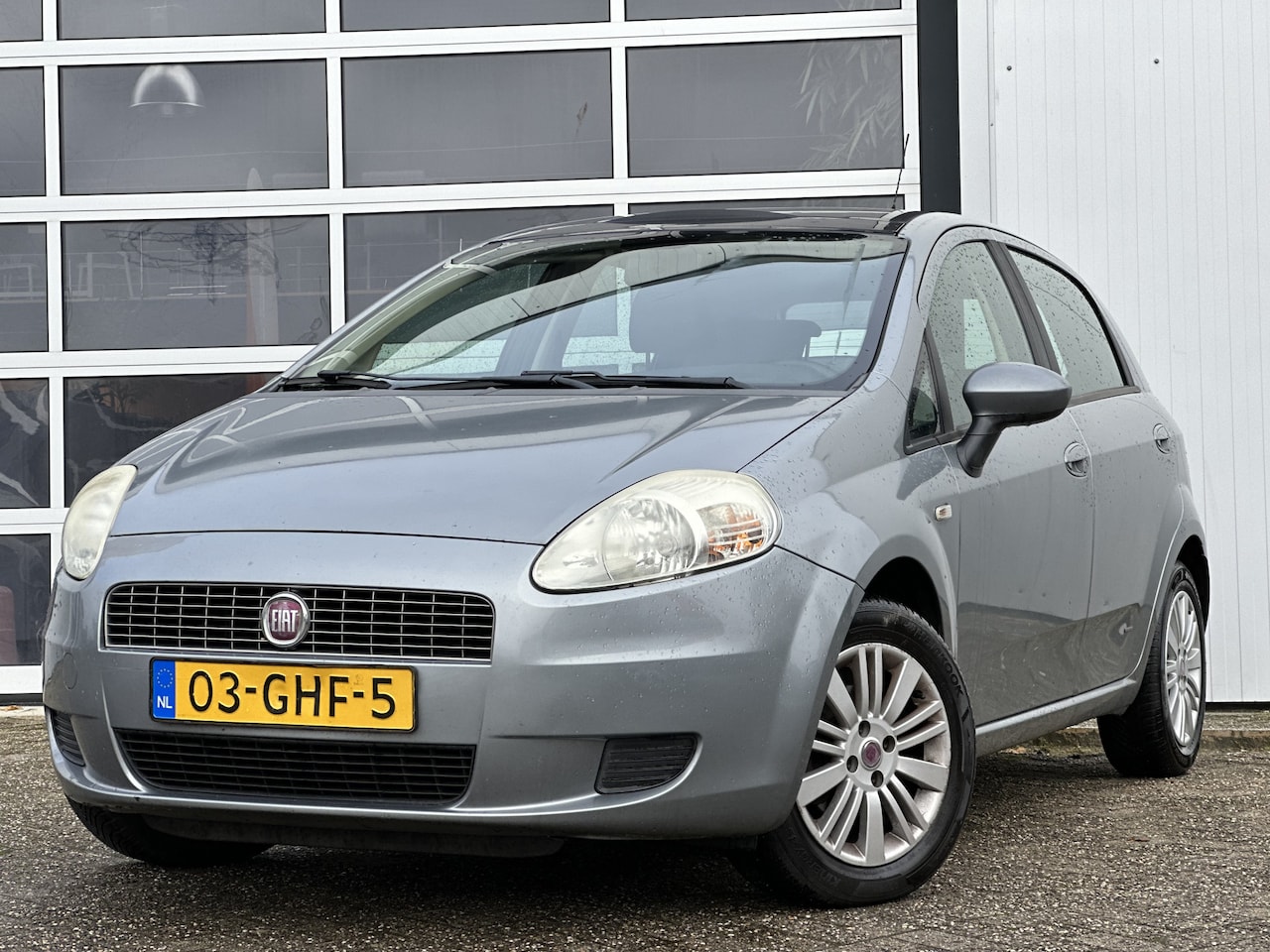 Fiat Grande Punto - 1.4 Dynamic 80pk | Schuif/kantel dak | Airco | Winterbanden | Cruise Control | Leuke auto! - AutoWereld.nl