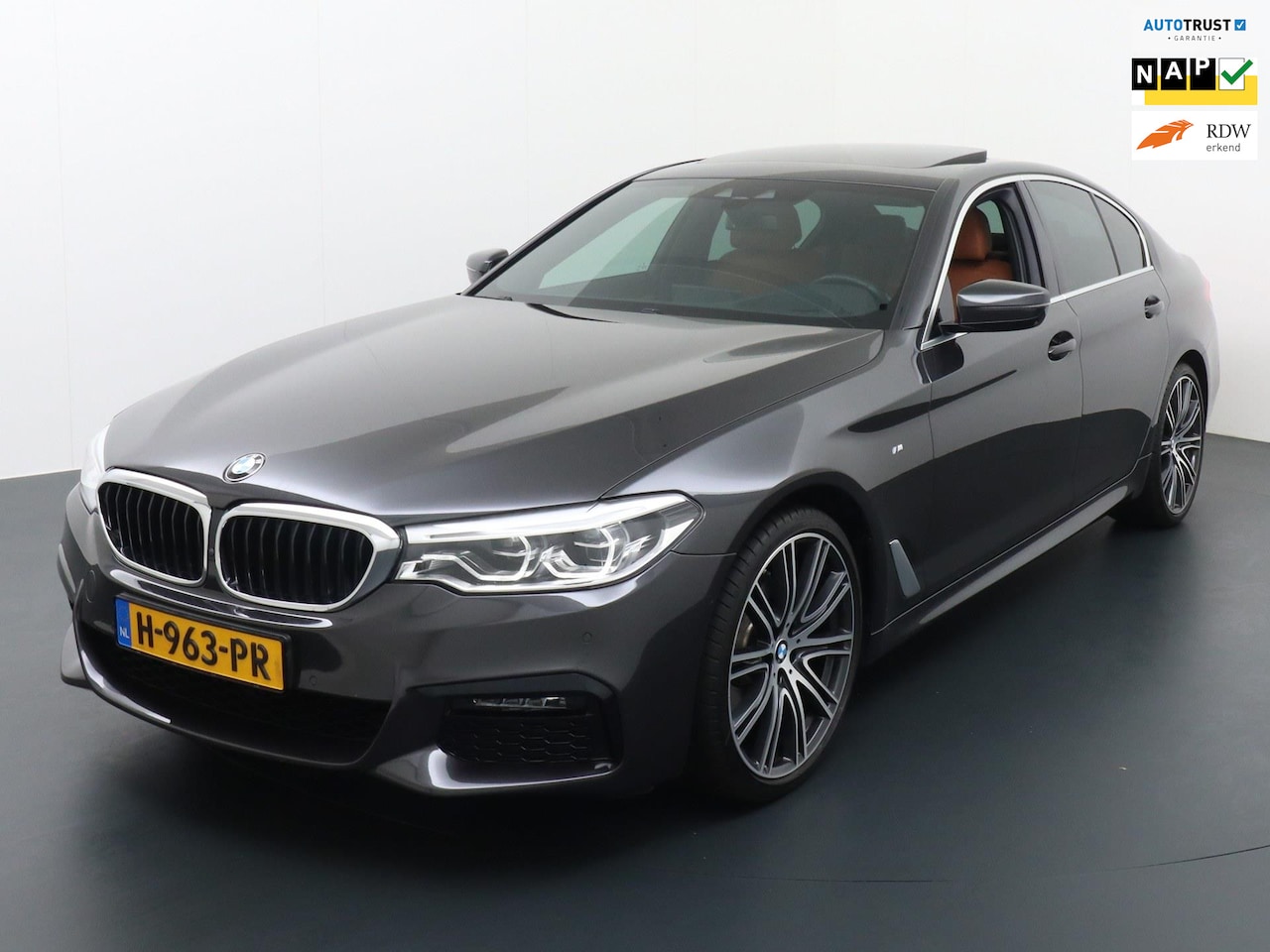 BMW 5-serie - 520i High Executive M-Sport|Virtual|HUD|Autopark - AutoWereld.nl