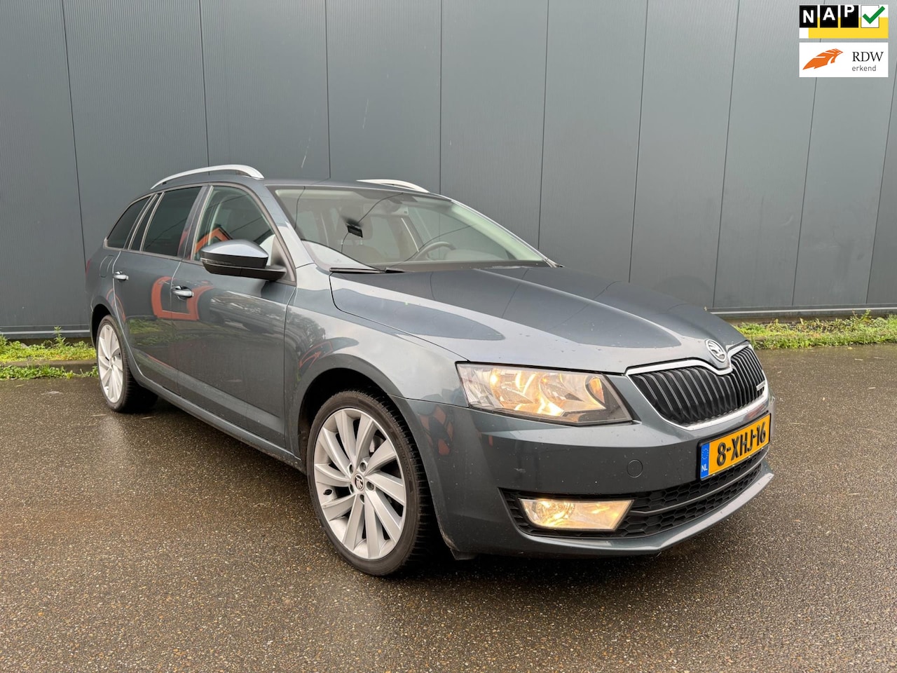 Skoda Octavia Combi - 1.6 TDI Greenline Businessline navi clima dab 18inch - AutoWereld.nl