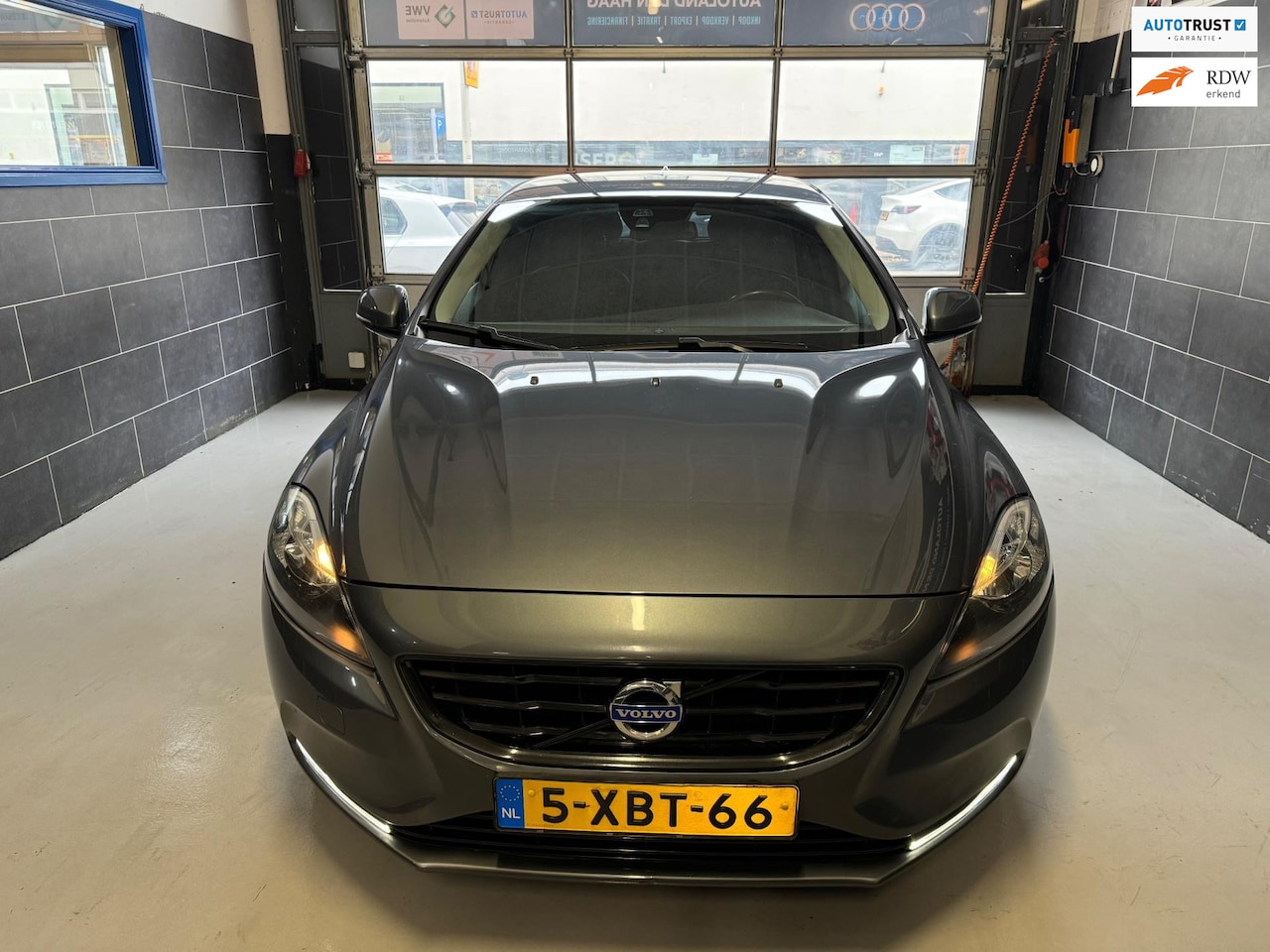 Volvo V40 - 1.6 D2 - Automaat - NAVI - LED - BLEUTOOTH - AIRCO - CRUISE - NAP - AutoWereld.nl