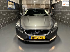 Volvo V40 - 1.6 D2 R-Design - Automaat - Bleutooth - Cruise - PDC - Nw. APK