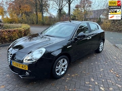 Alfa Romeo Giulietta - 1.4 T Distinctive Lusso / Navi / Automaat / Leder / led / NAP