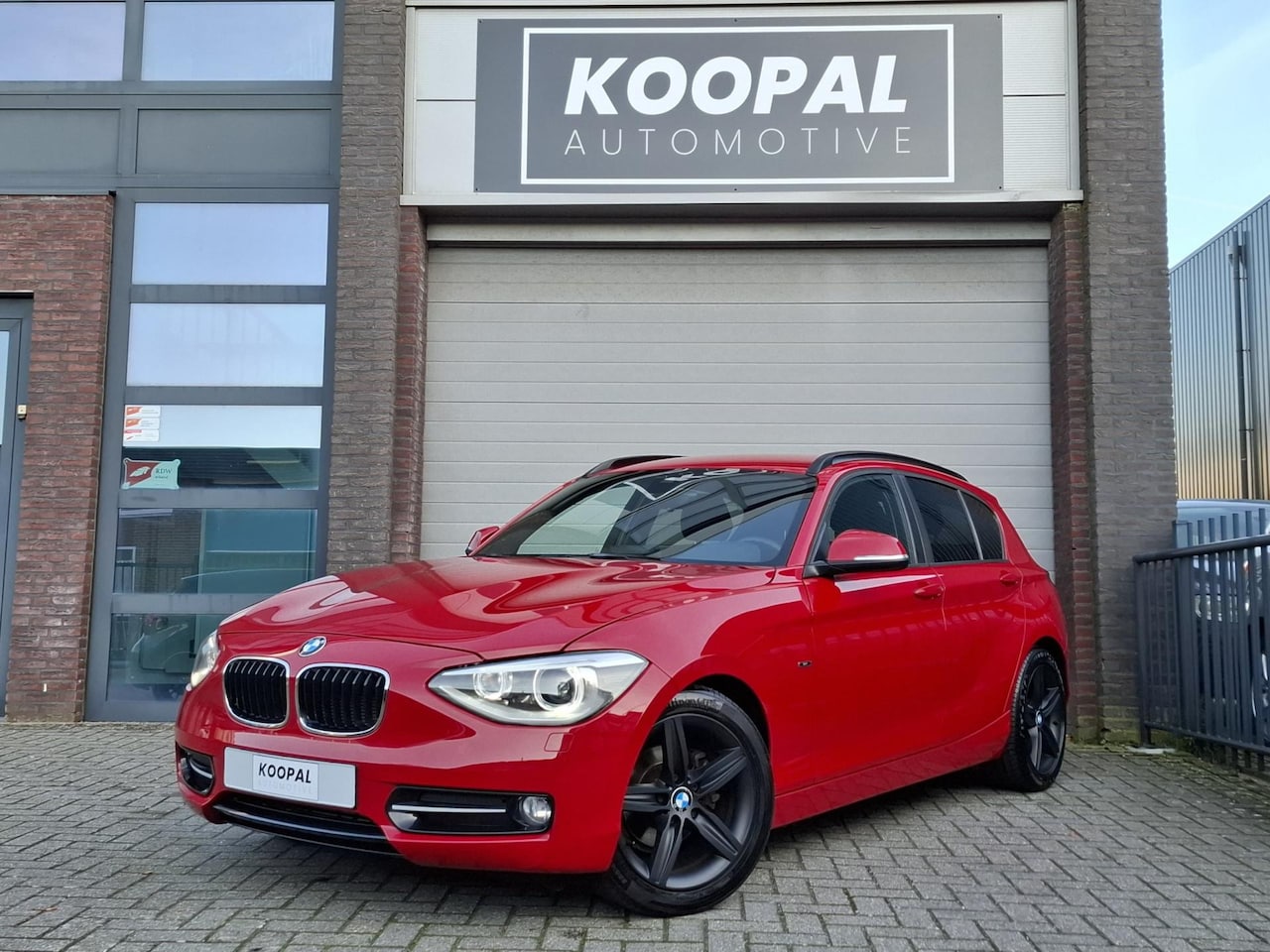 BMW 1-serie - 116i Business+ | Sportline | Harman-Kardon | Bi-Xenon | M-Technic | 1e eigenaar - AutoWereld.nl