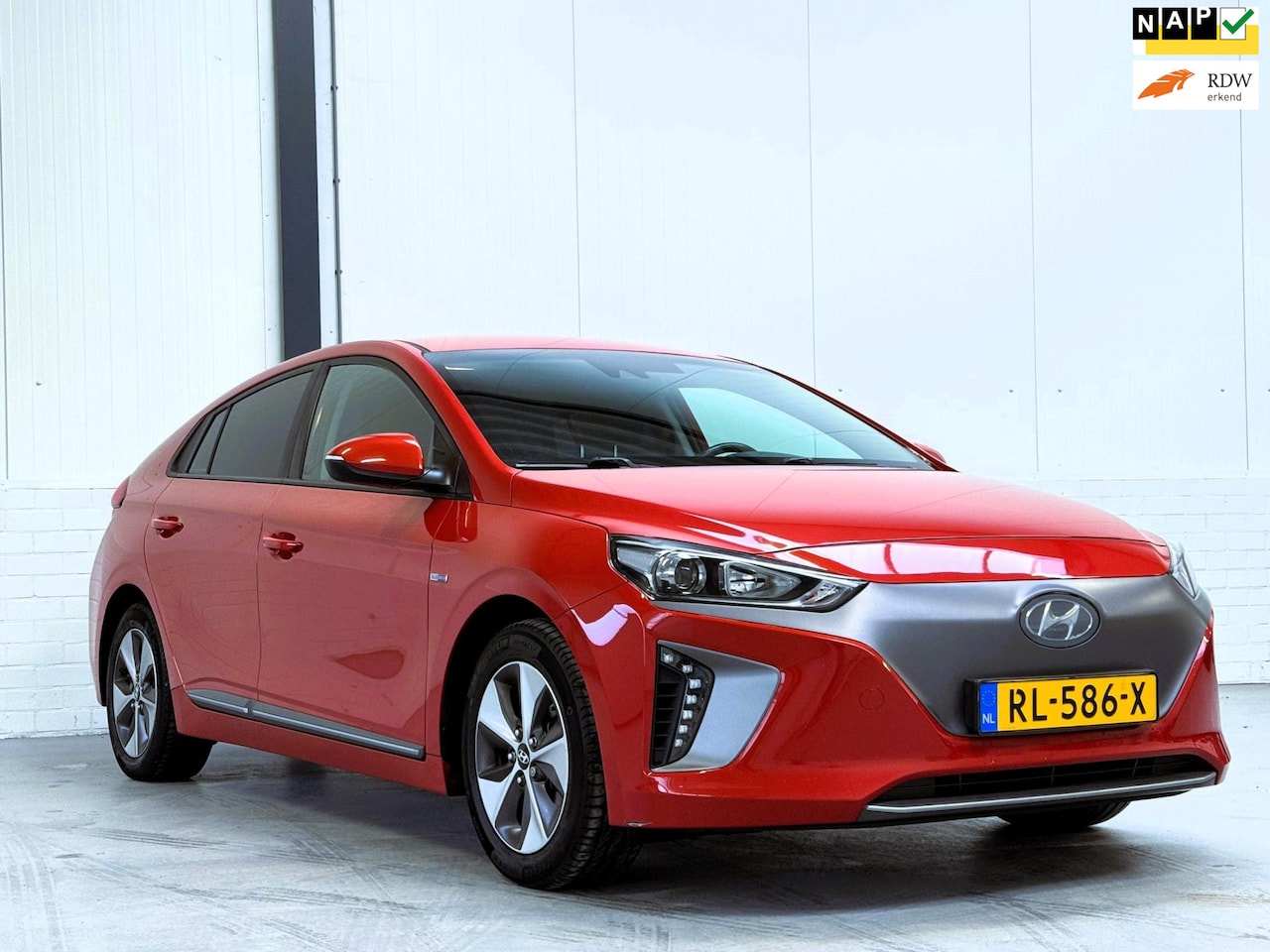 Hyundai IONIQ - Comfort EV SUBSIDIE MOGELIJK | ADAPTIVE CRUISE CONTROL | KEYLESS ENRTY | CAMERA | - AutoWereld.nl