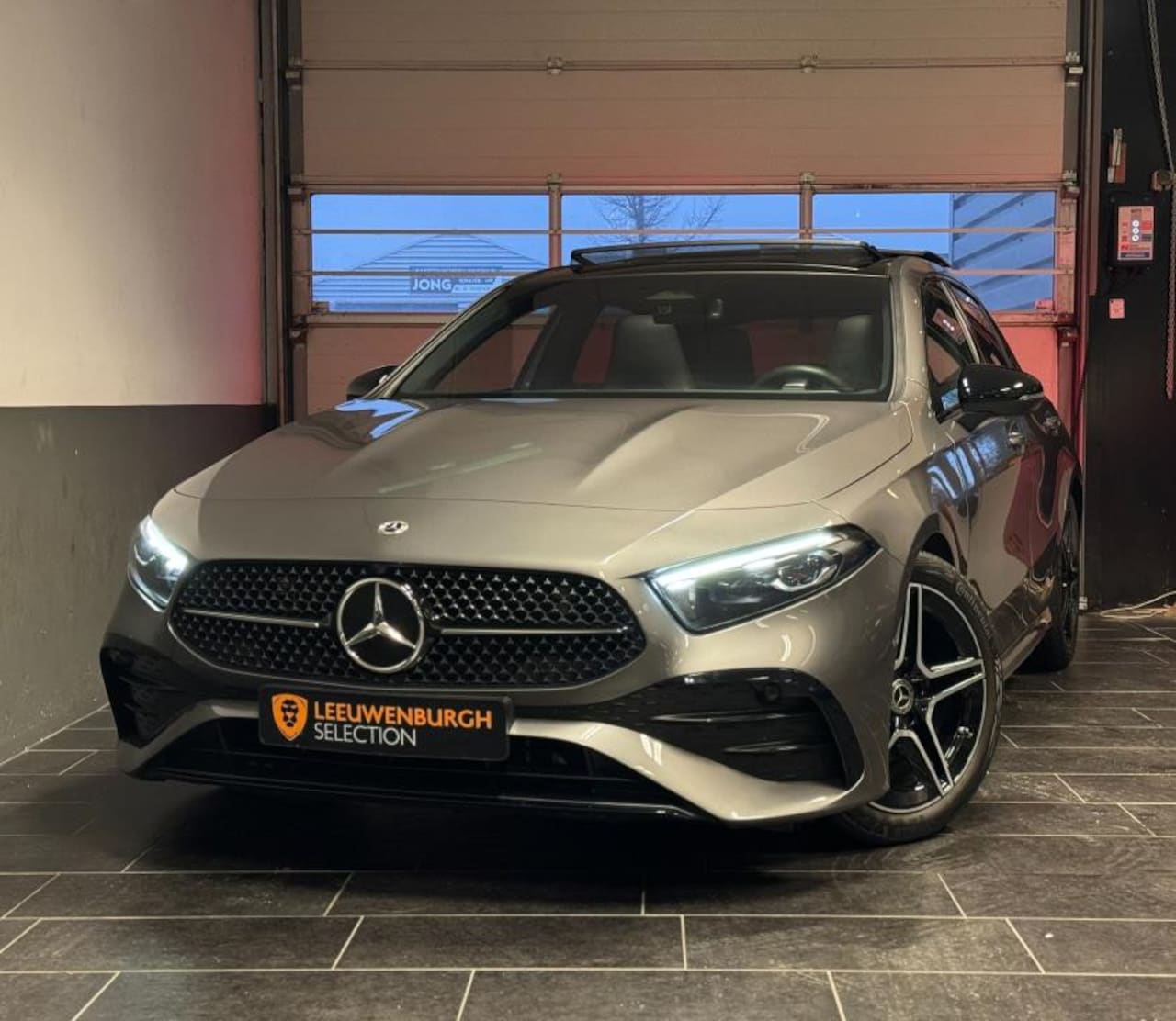 Mercedes-Benz A-klasse - 180 AMG Night Pano Keyless Camera ! - AutoWereld.nl