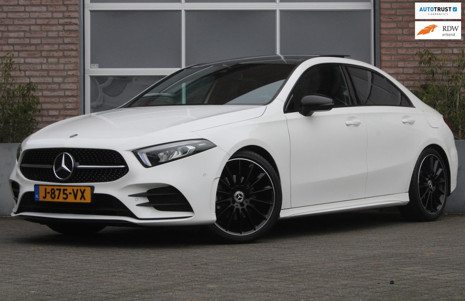 Mercedes-Benz A-klasse - 200 AMG / Pano / Sfeerverlichting / Navi - AutoWereld.nl