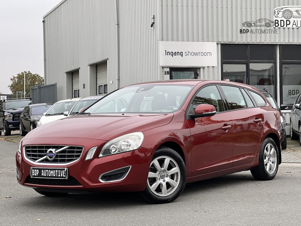 Volvo V60 - 1.6 T4 Momentum CAMERA/TREKHAAK/STOELVERWARMING - AutoWereld.nl