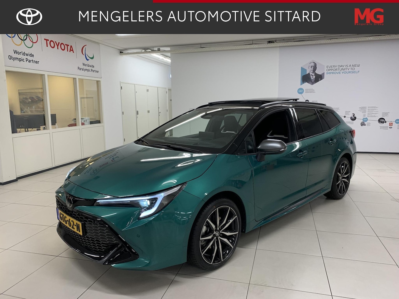 Toyota Corolla Touring Sports - Hybrid 200 Executive - AutoWereld.nl