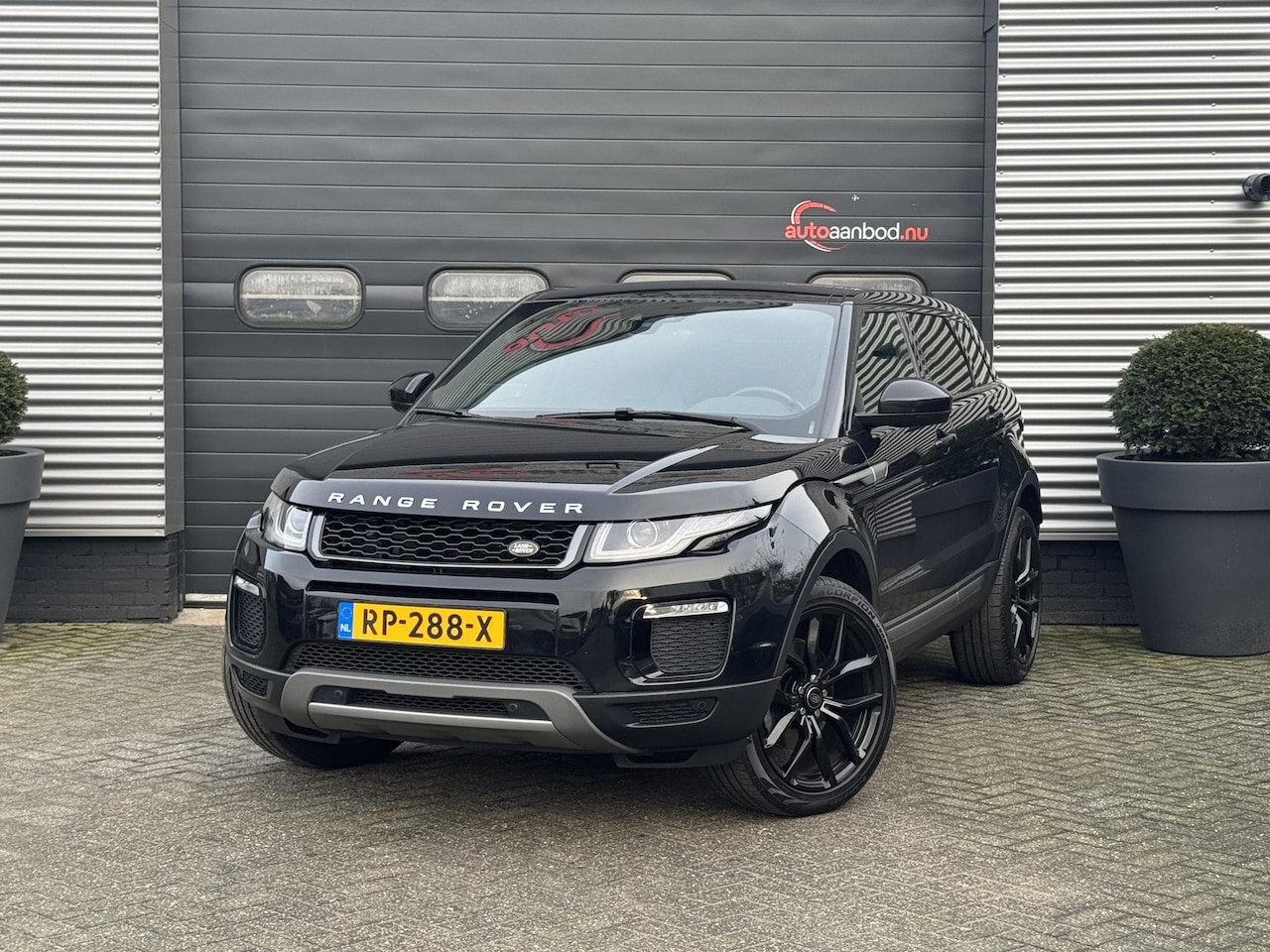 Land Rover Range Rover Evoque - 2.0 Si4 Urban Series SE | Blackpack | Panoramadak | Camera | 20 Inch Lichtmetalen Velgen | - AutoWereld.nl