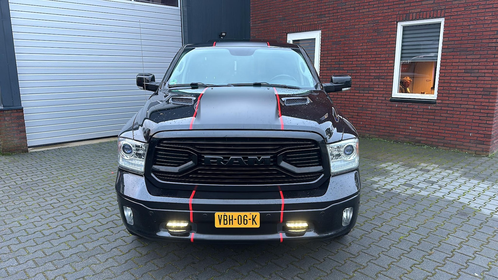 Dodge Ram 1500 - Larmie 4WD 5.7 V8 4x4 Crew Cab Laramie Stoel verwarming + koeling Bedcover - AutoWereld.nl