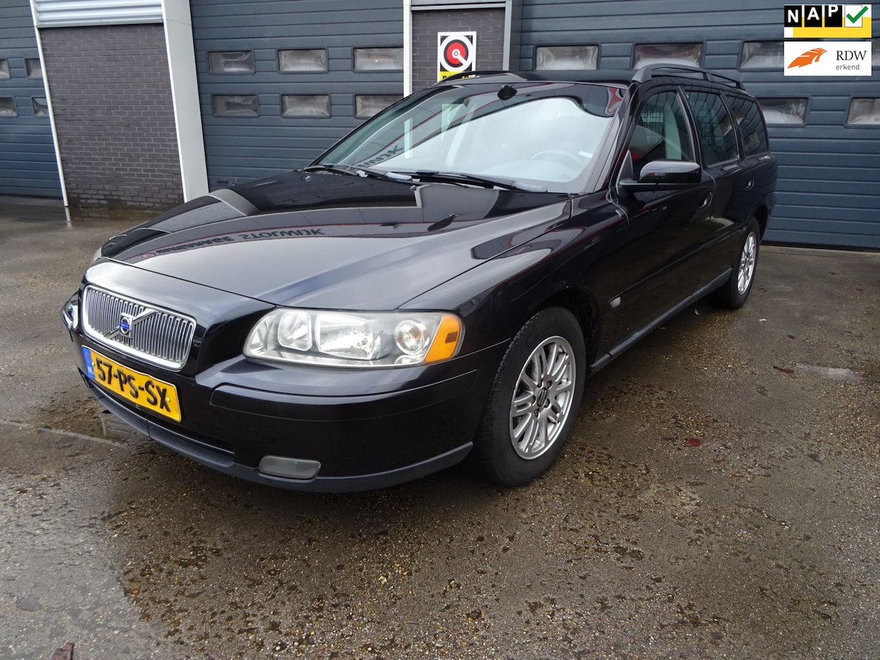 Volvo V70 - 2.4 Momentum 2.4 Momentum, YOUNG TIMER!!, Nieuwe APK, ZO MEENEEM PRIJS! - AutoWereld.nl