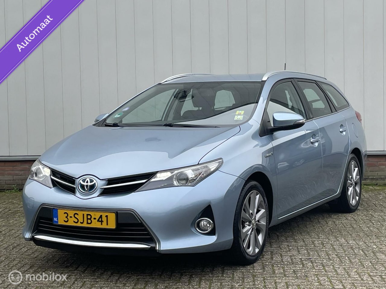 Toyota Auris - 1.8 Hybrid Dynamic | Navi | Camera | Led | Tr-haak | 17 Inch LMV | - AutoWereld.nl