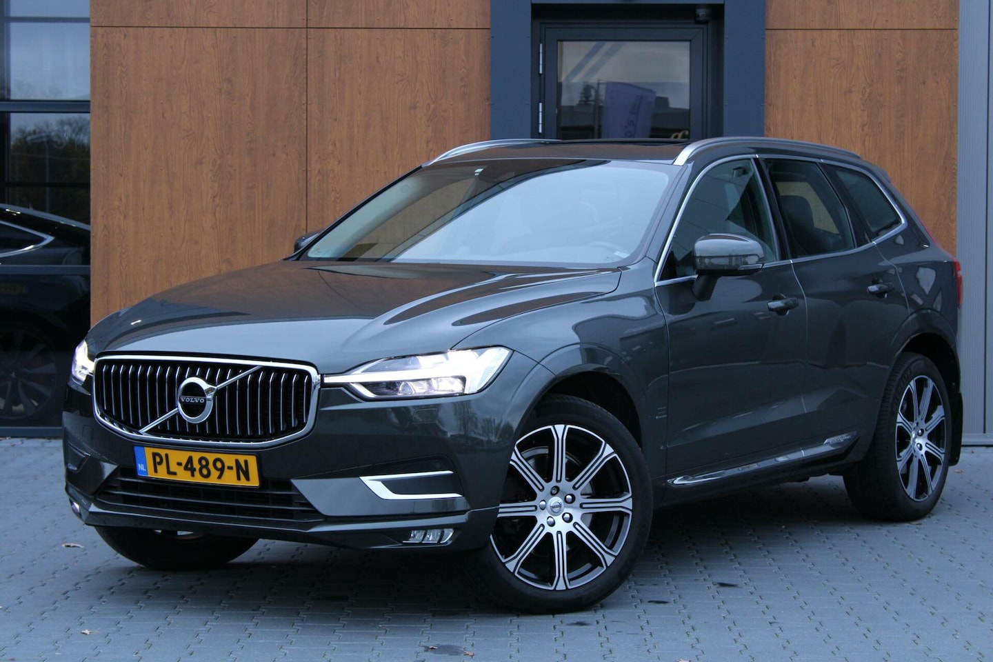 Volvo XC60 - D4 AWD Inscription | B&W | Trekhaak | Pano | Polestar - AutoWereld.nl