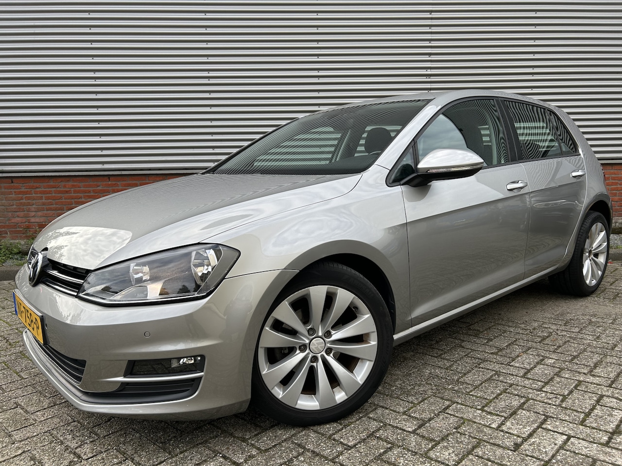 Volkswagen Golf - 1.2 TSI Comfort Pakket | Navigatie | 17'' Lichtmetalen Velgen - AutoWereld.nl