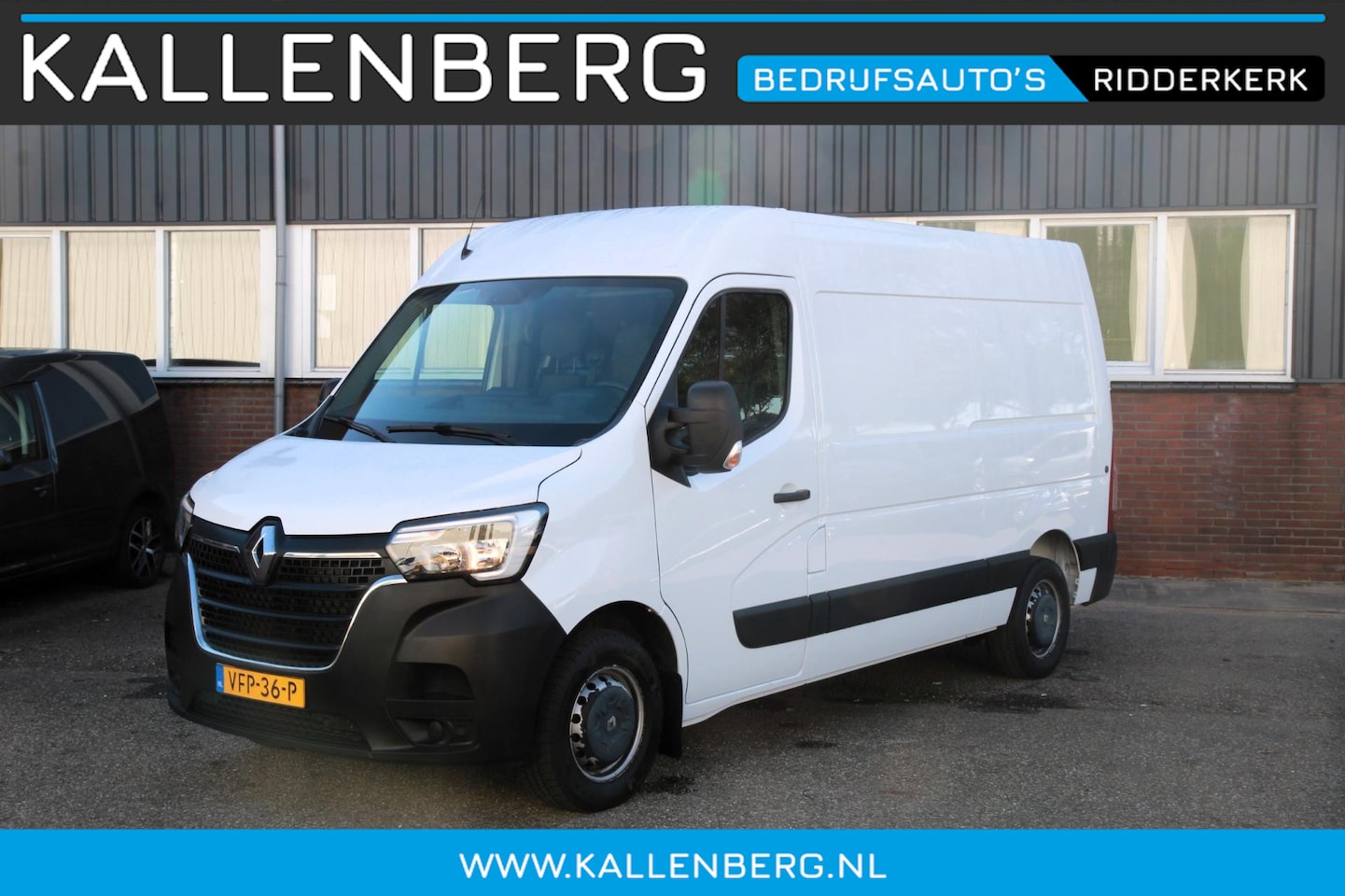 Renault Master - T35 2.3 dCi 135 L2H2 / Trekhaak / Navi / Airco / 3 zits - AutoWereld.nl