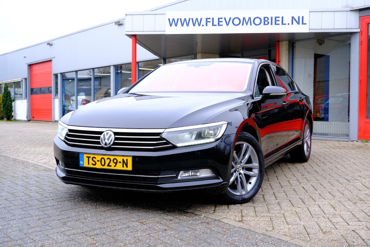 Volkswagen Passat - 1.4 TSI ACT Highline Pano|Navi|LED|ParkAssist|LMV - AutoWereld.nl