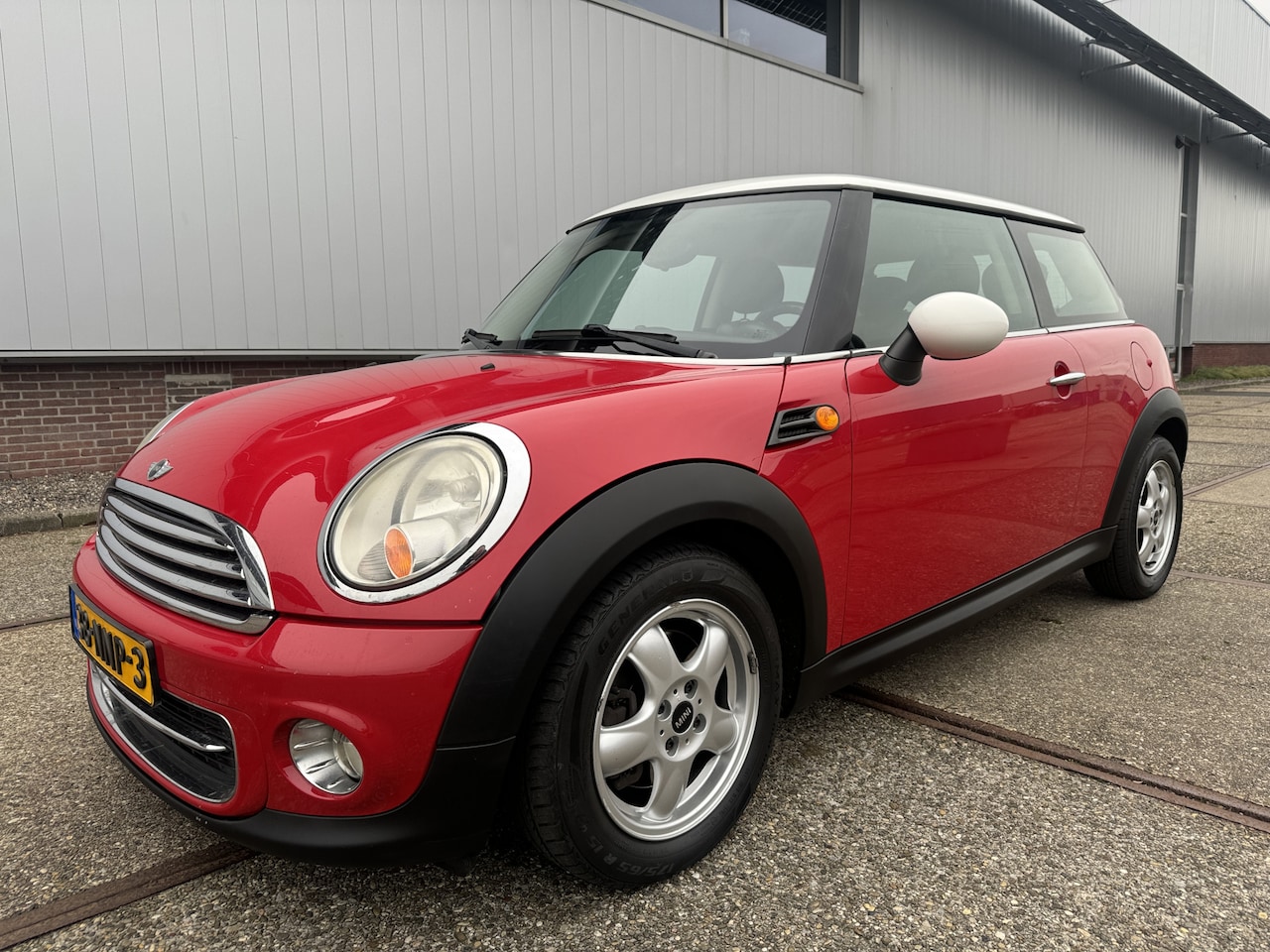 MINI Cooper - Mini 1.6 Autom/Tiptr Business Line Airco/Cruise/LMV - AutoWereld.nl