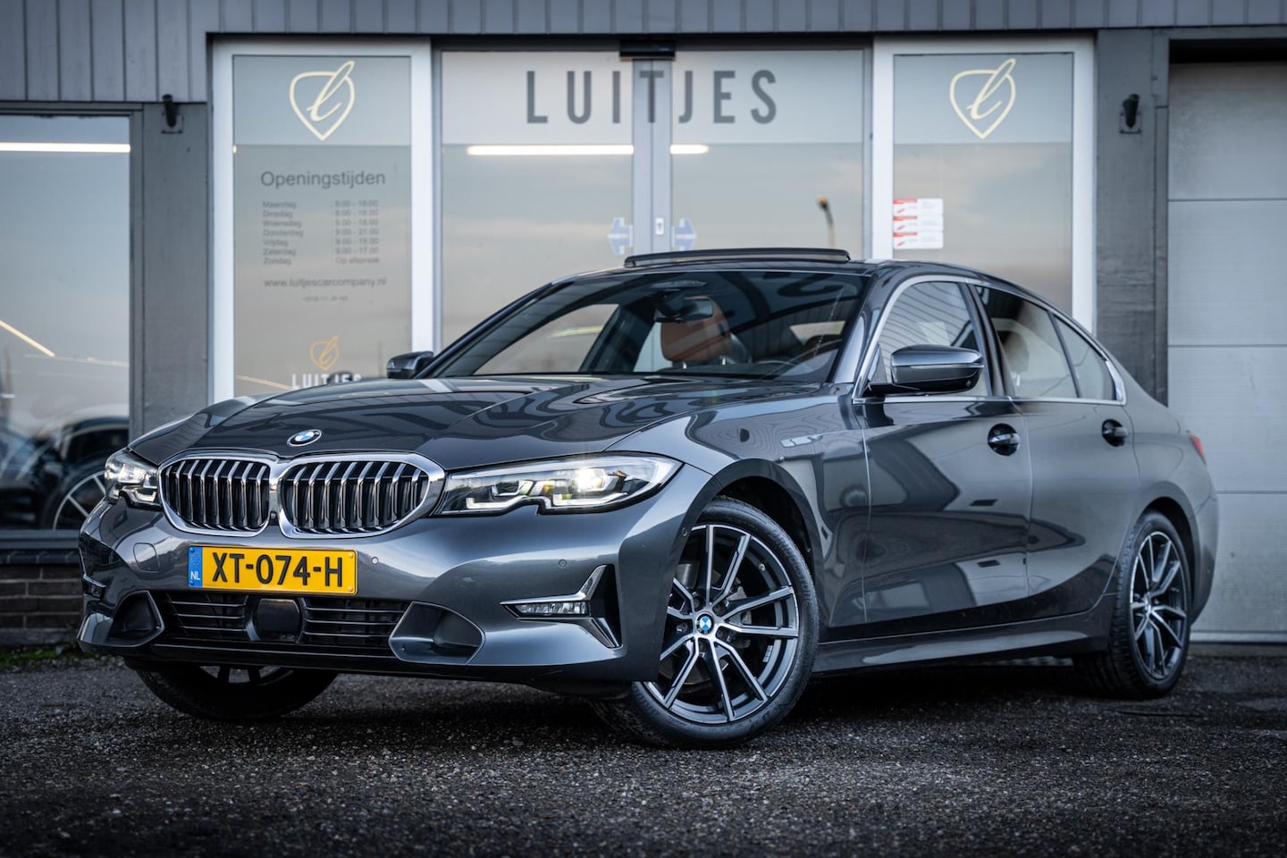 BMW 3-serie - 320i High Executive 320i High Executive, Pano-dak I Leder I Carplay I 360º I NL-auto I NAP I Dealer- ond. - AutoWereld.nl